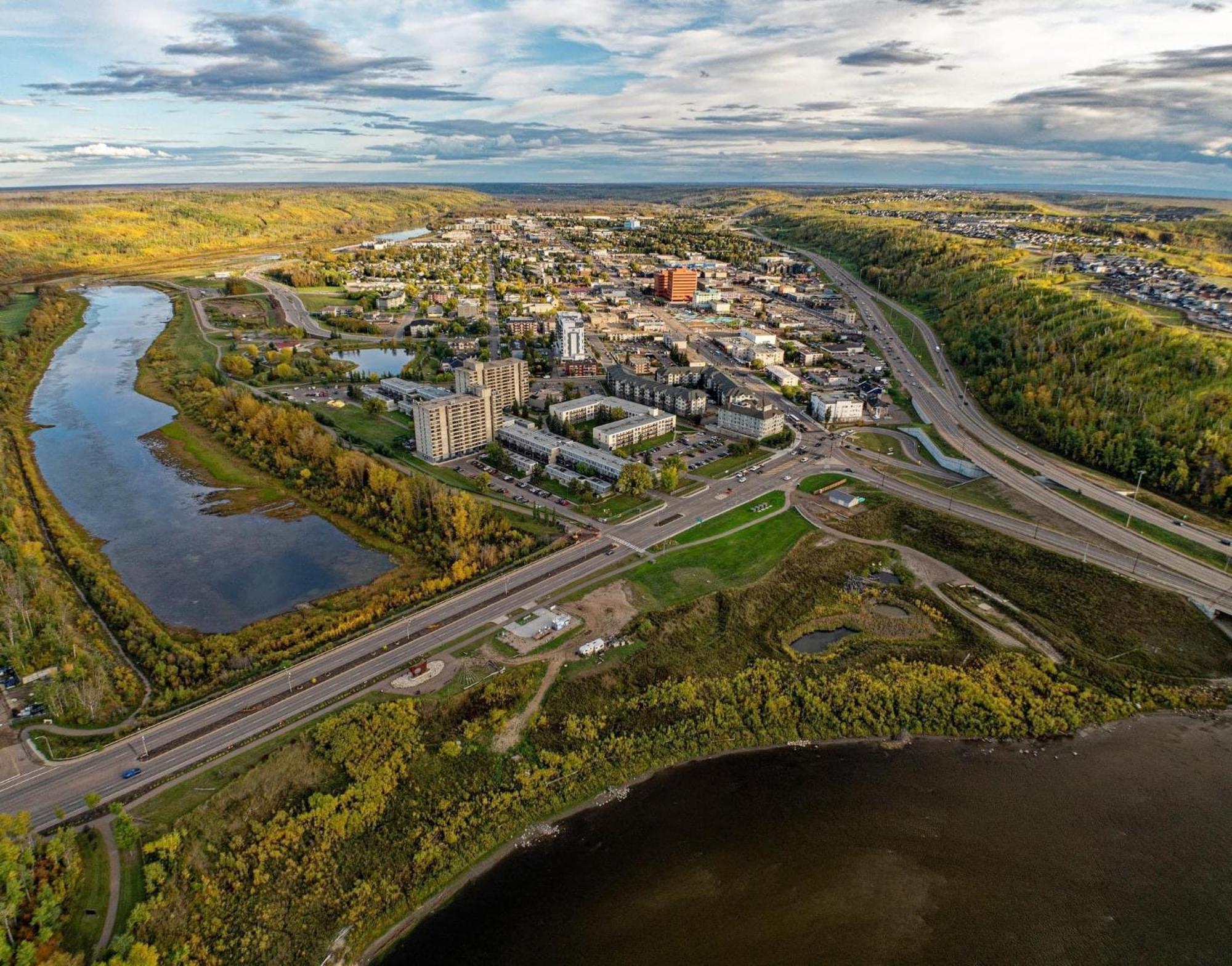 Top Floor Riverfront Condo With Stellar Sunsets! Fort Mcmurray Exterior photo