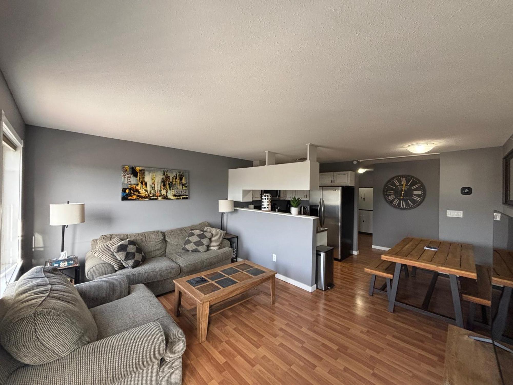 Top Floor Riverfront Condo With Stellar Sunsets! Fort Mcmurray Exterior photo